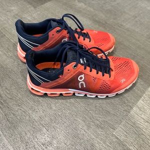 On Cloud women’s running shoes size 6